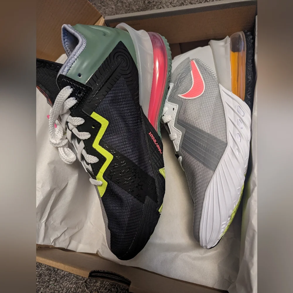 Nike sneakers - Picture 2 of 13